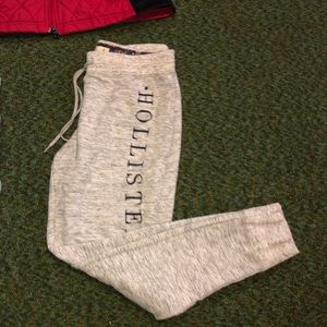 Hollister joggers